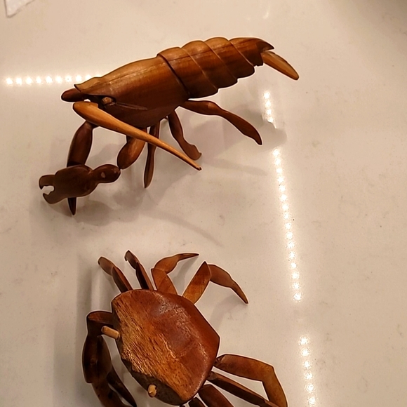 Hand carved wooden crab 🦀 and lobster 🦞. Hand made in the Bahamas - Picture 6 of 11